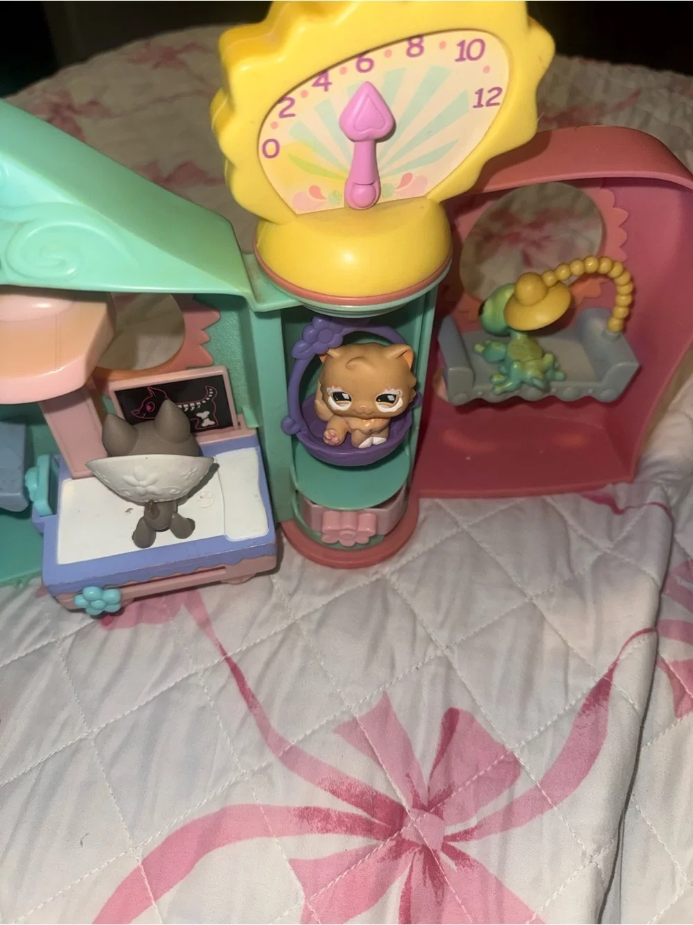 Littlest Pet Shop Get Better Center House Vet Clinic Hospital Playset 2005